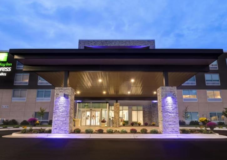Holiday Inn Express & Suites - Detroit - Dearborn By Ihg Exterior foto