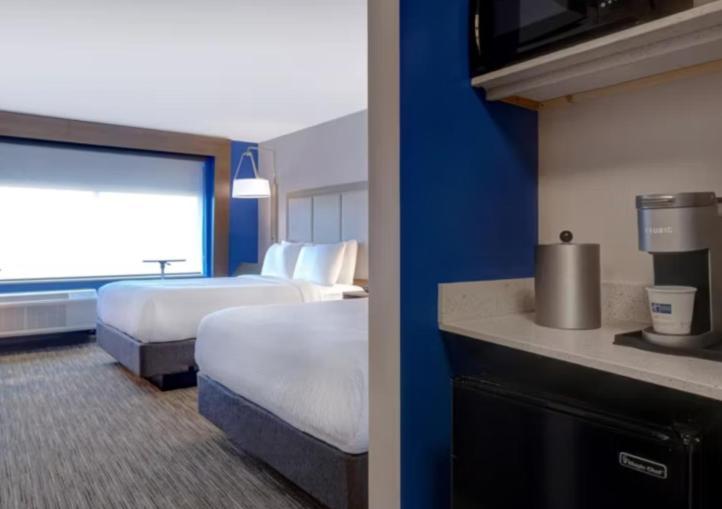 Holiday Inn Express & Suites - Detroit - Dearborn By Ihg Exterior foto