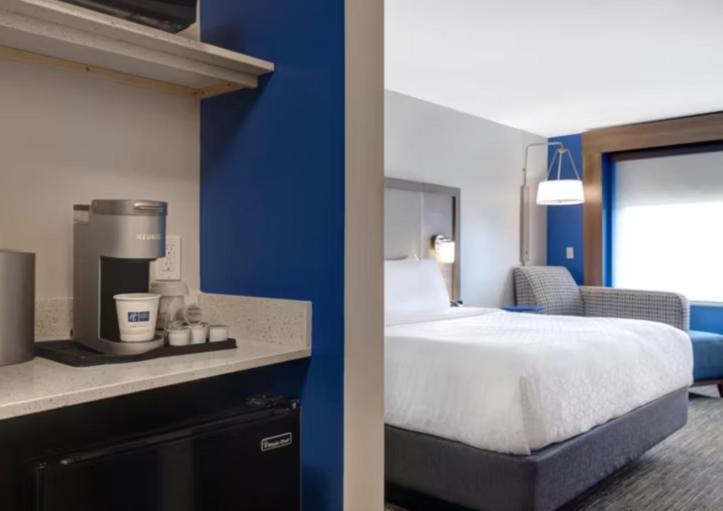 Holiday Inn Express & Suites - Detroit - Dearborn By Ihg Exterior foto
